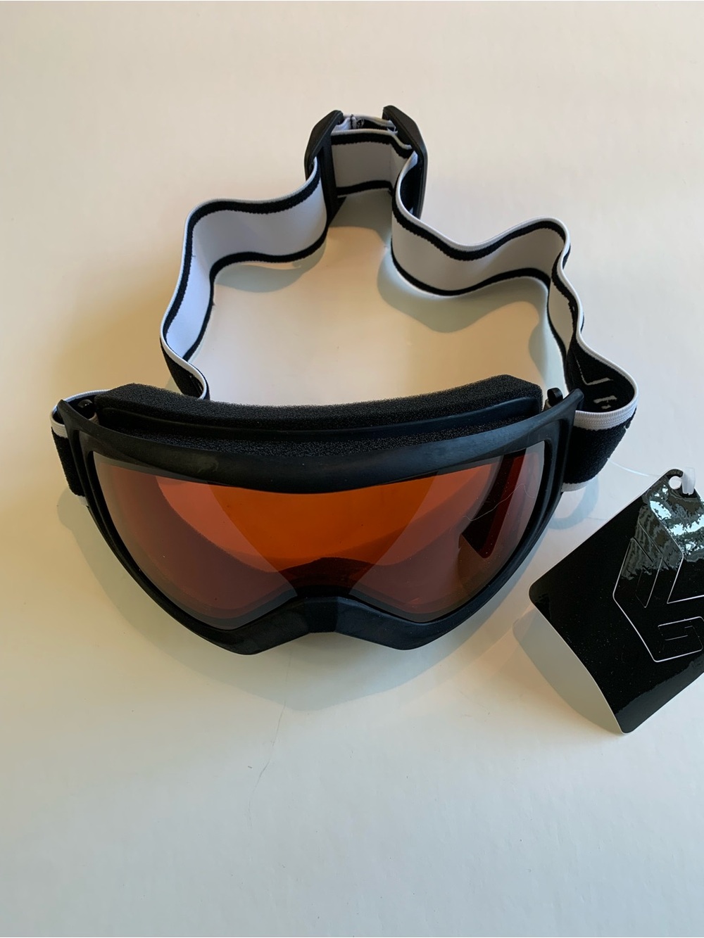 NEW.  Unisex Gordini Ski & Snowboard Goggles - Adult Size